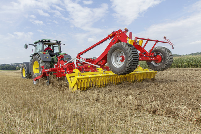Angehobenes Transportfahrwerk